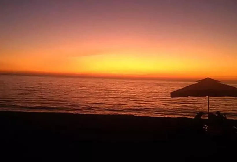 تختخواب و صبحانه Zahos