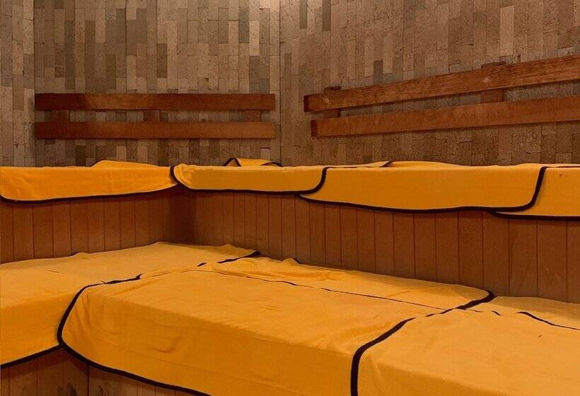 Funabashi Grand Sauna And Capsule Hotel   Caters To Men