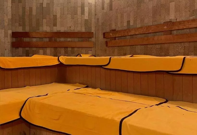 Funabashi Grand Sauna And Capsule Hotel   Caters To Men