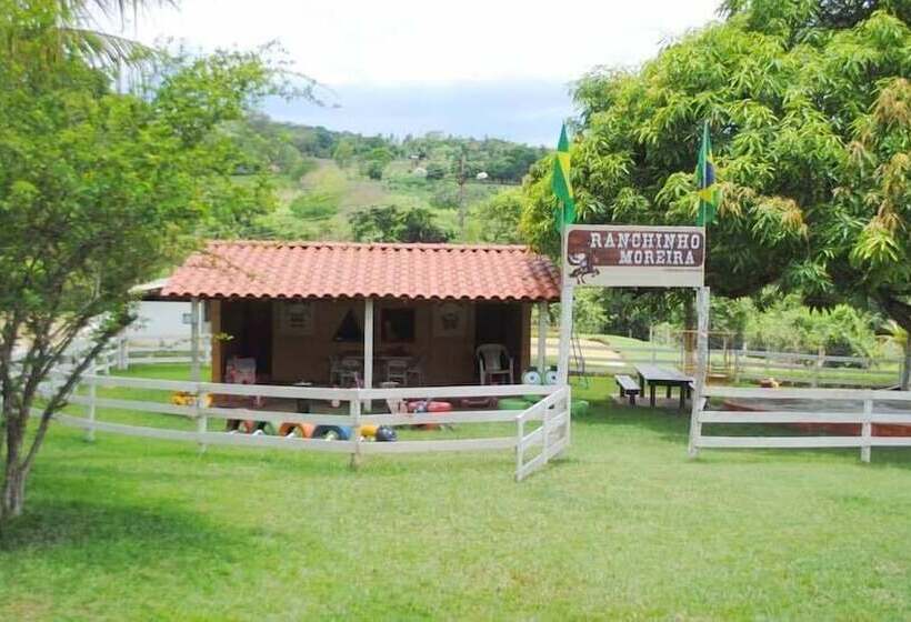 مسافرخانه Rancho Moreira Pousada E Restaurante