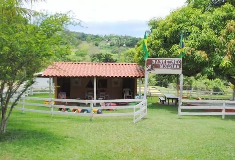 簡易ホテル Rancho Moreira Pousada E Restaurante