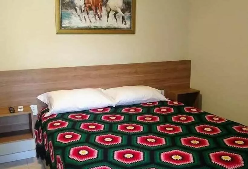 簡易ホテル Rancho Moreira Pousada E Restaurante