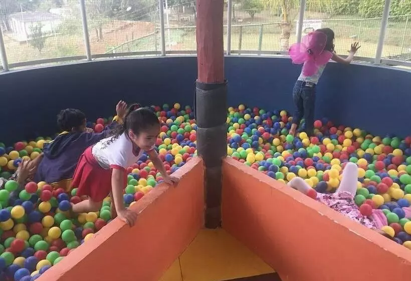簡易ホテル Rancho Moreira Pousada E Restaurante