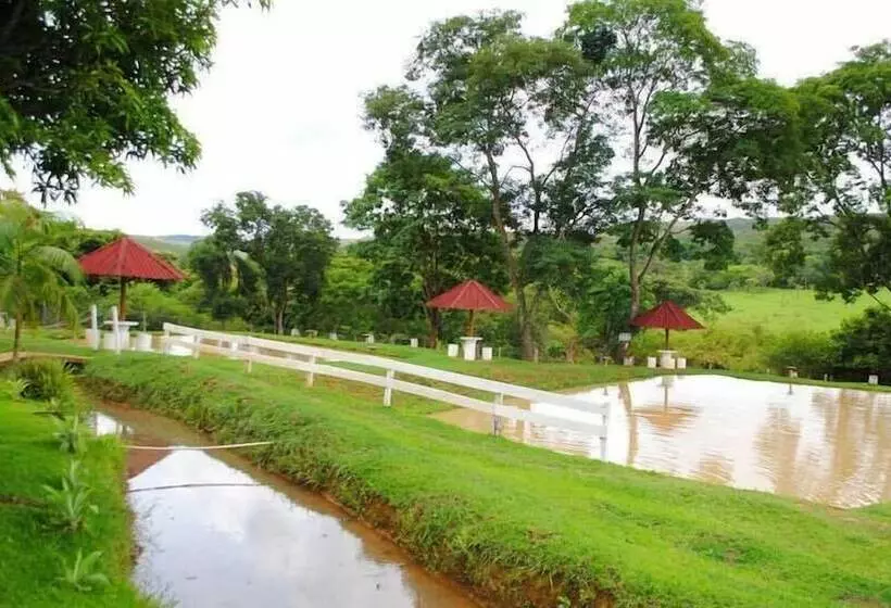 簡易ホテル Rancho Moreira Pousada E Restaurante