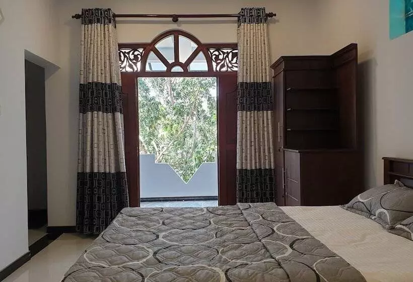 Hotelli Grand Villa Kalametiya