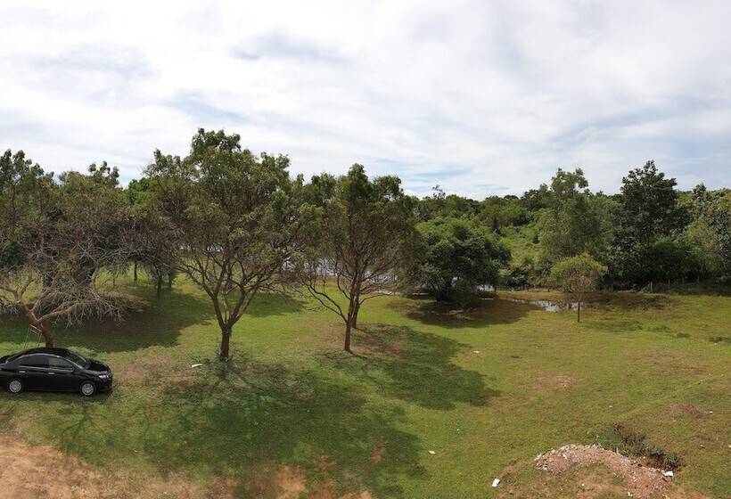 בית מלון כפרי Grand Villa Kalametiya