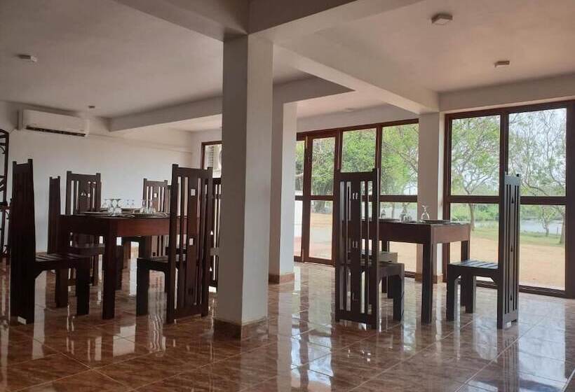 בית מלון כפרי Grand Villa Kalametiya