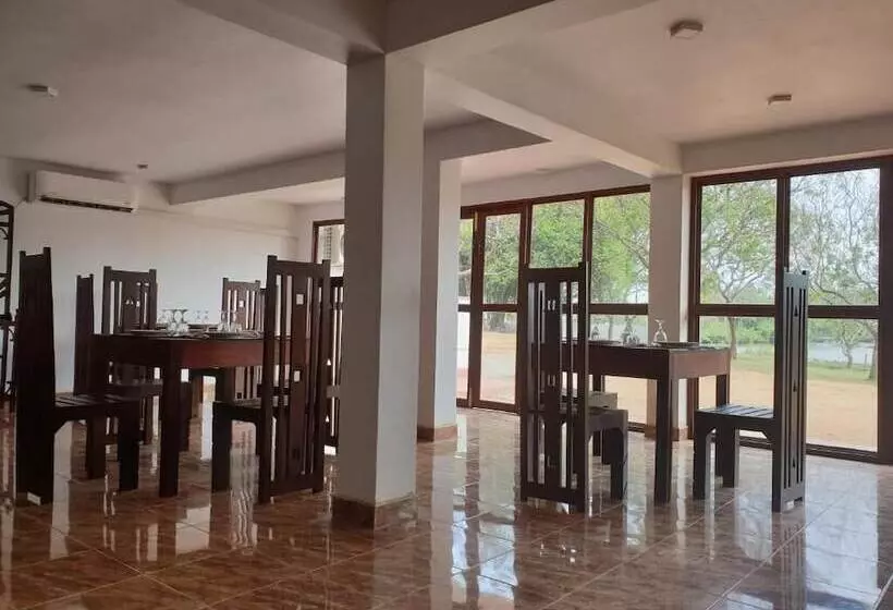 Hotelli Grand Villa Kalametiya