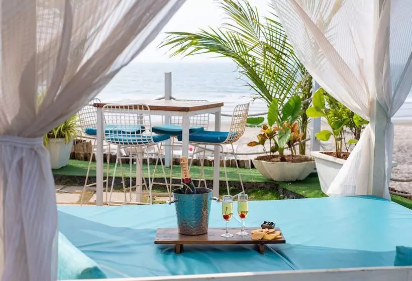 Hotelli Living Room Beach Resort