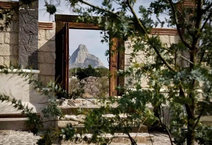 ホテル Montebello