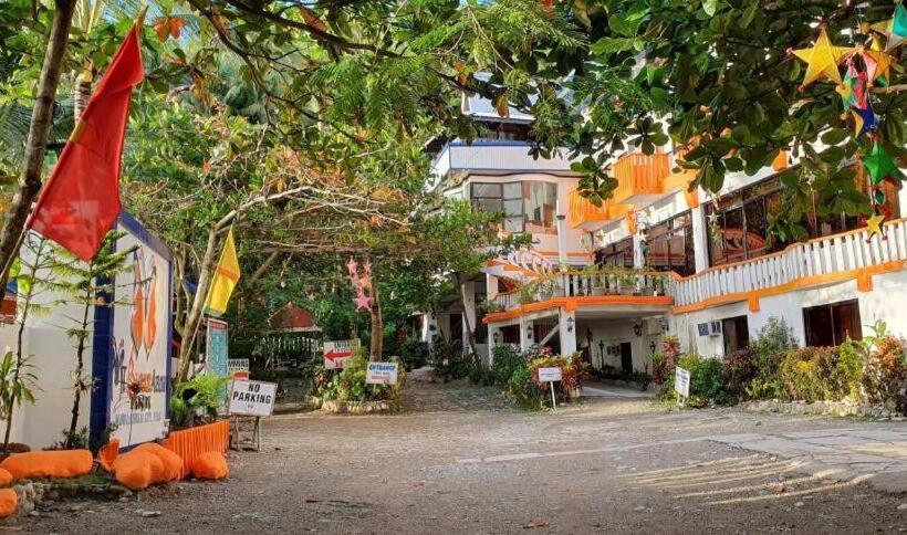 Hotelli Mt. Bagarabon Beach And Mountain Resort