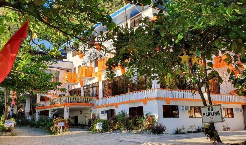 Hotelli Mt. Bagarabon Beach And Mountain Resort