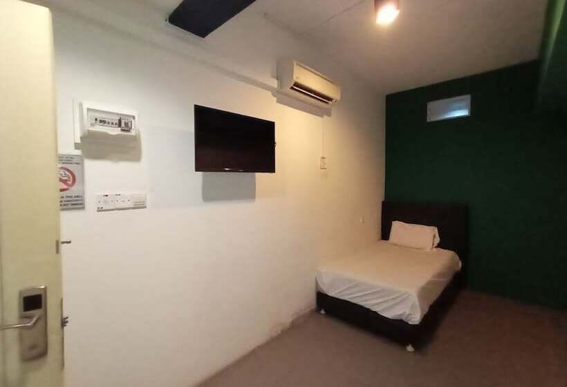 فندق Spot On 89909 Stay On 002