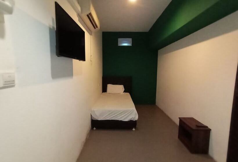 فندق Spot On 89909 Stay On 002