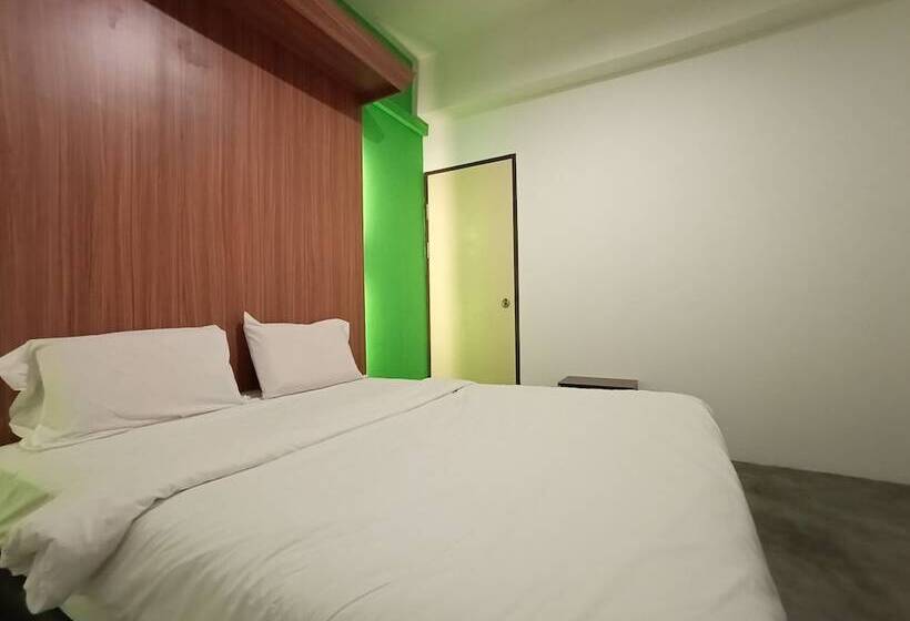 فندق Spot On 89909 Stay On 002