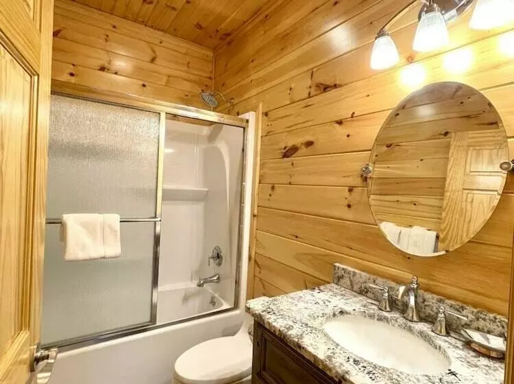 Peaceful Family Cabin Near Fishing With Over 100 Acres Of Mountain And Field Trails To Explore! 2 Be