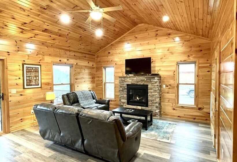 Peaceful Family Cabin Near Fishing With Over 100 Acres Of Mountain And Field Trails To Explore! 2 Be