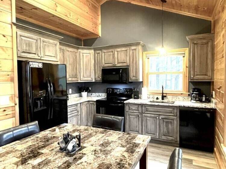 Peaceful Family Cabin Near Fishing With Over 100 Acres Of Mountain And Field Trails To Explore! 2 Be