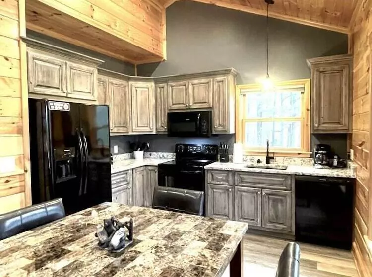 Peaceful Family Cabin Near Fishing With Over 100 Acres Of Mountain And Field Trails To Explore! 2 Be