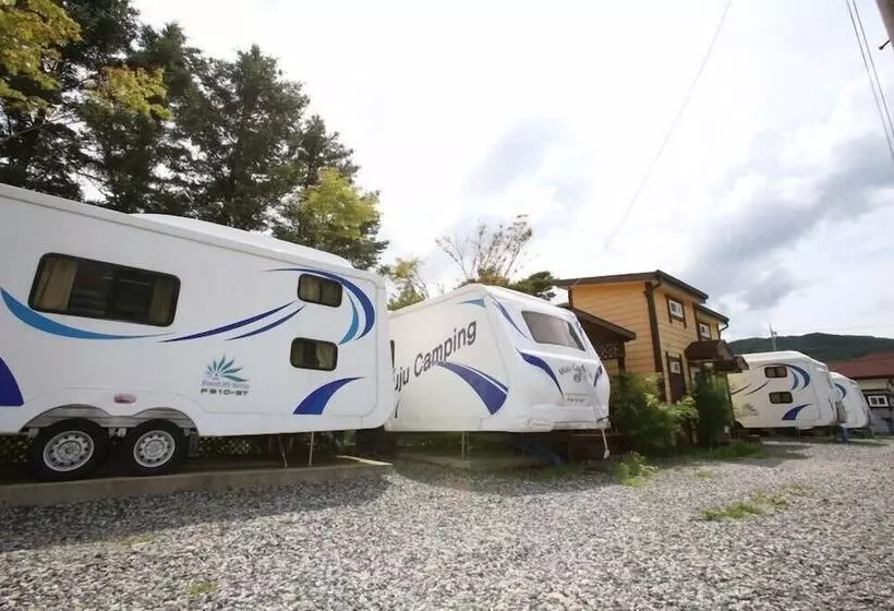 ペンション Muju Caravan Pesnion