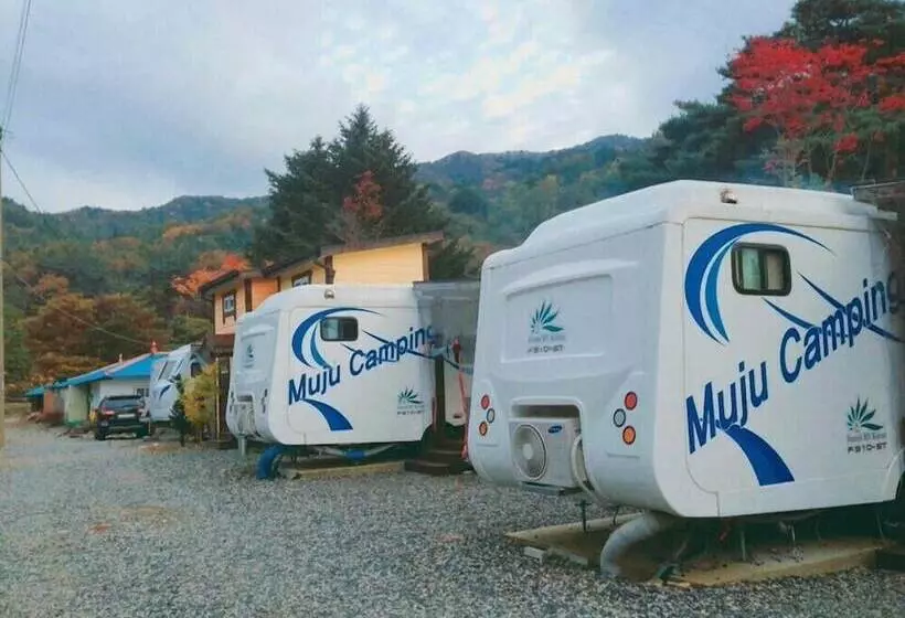 ペンション Muju Caravan Pesnion