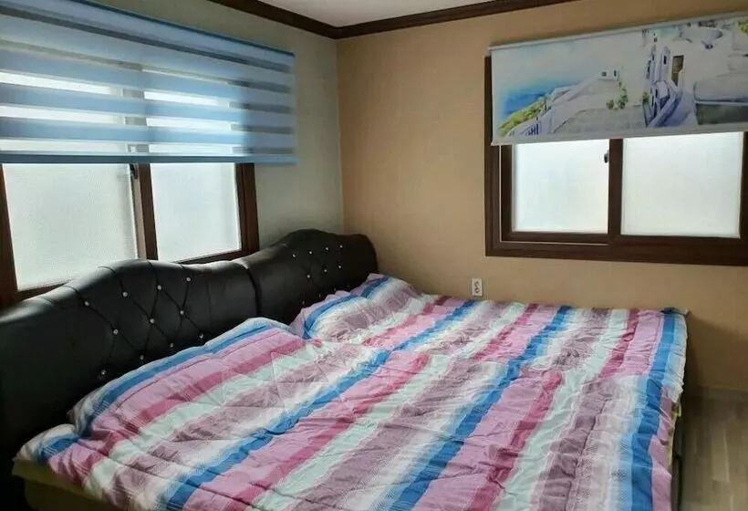 ペンション Muju Caravan Pesnion