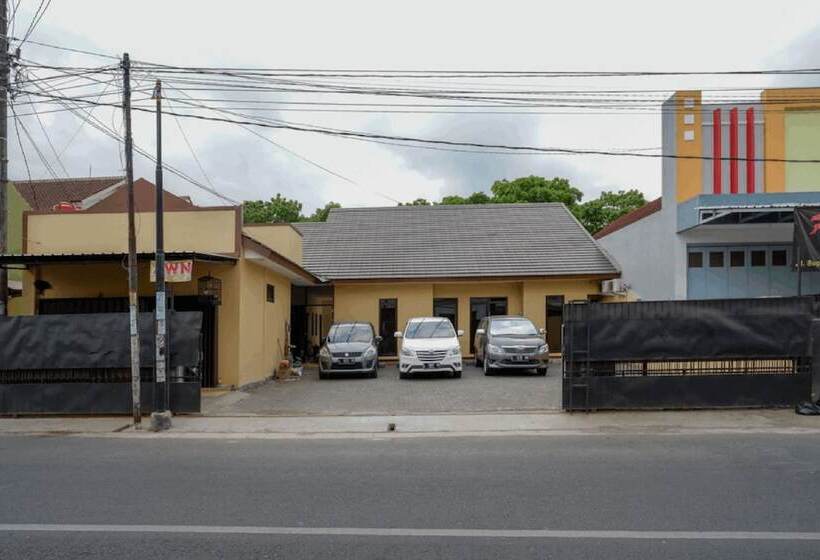 پانسیون Reddoorz Near Living Plaza Purwokerto