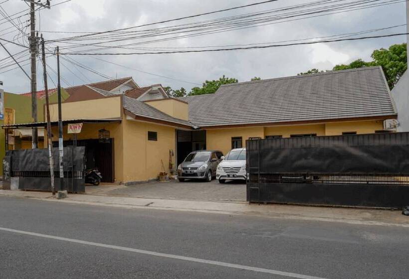 پانسیون Reddoorz Near Living Plaza Purwokerto