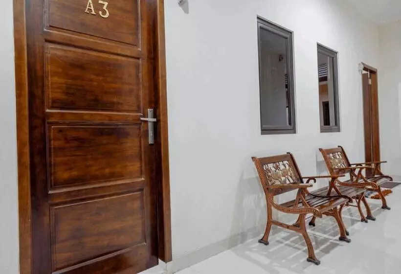 ペンション Reddoorz Near Living Plaza Purwokerto