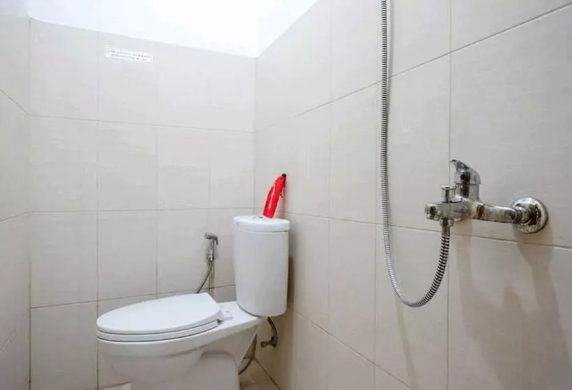 ペンション Reddoorz Near Living Plaza Purwokerto
