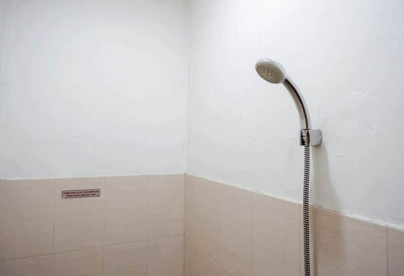 پانسیون Reddoorz Near Living Plaza Purwokerto