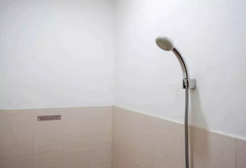 ペンション Reddoorz Near Living Plaza Purwokerto