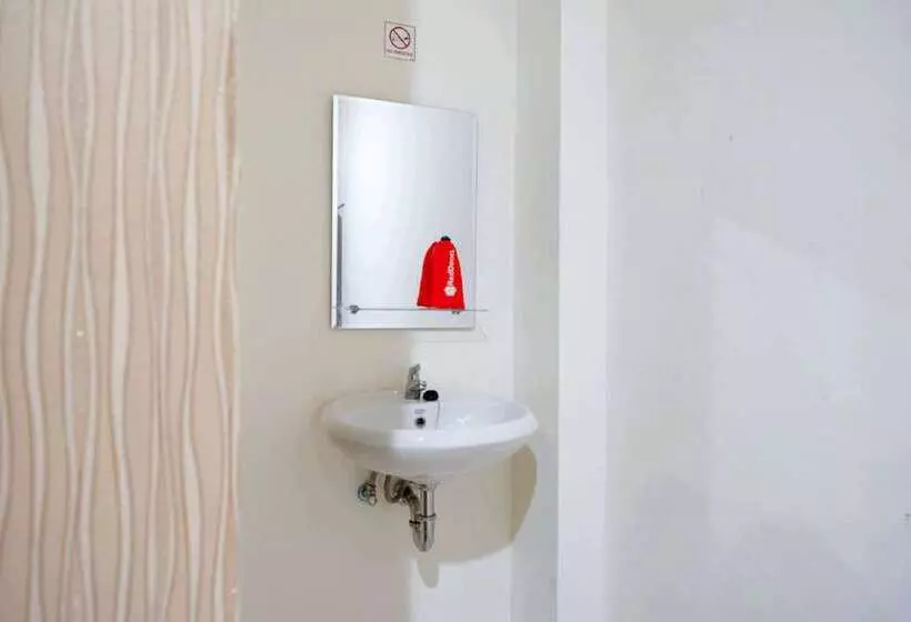 ペンション Reddoorz Near Living Plaza Purwokerto