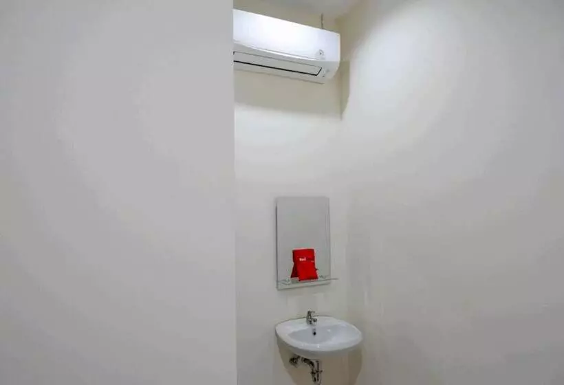 ペンション Reddoorz Near Living Plaza Purwokerto