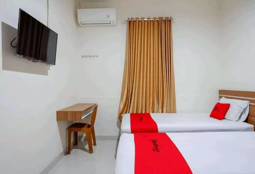 ペンション Reddoorz Near Living Plaza Purwokerto