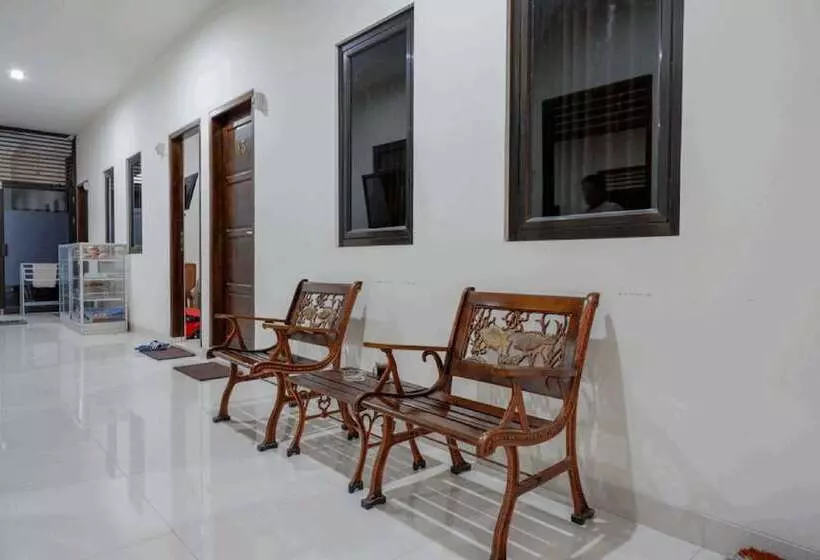 ペンション Reddoorz Near Living Plaza Purwokerto
