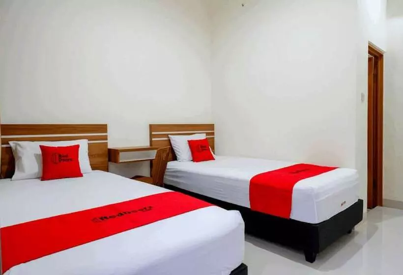 ペンション Reddoorz Near Living Plaza Purwokerto