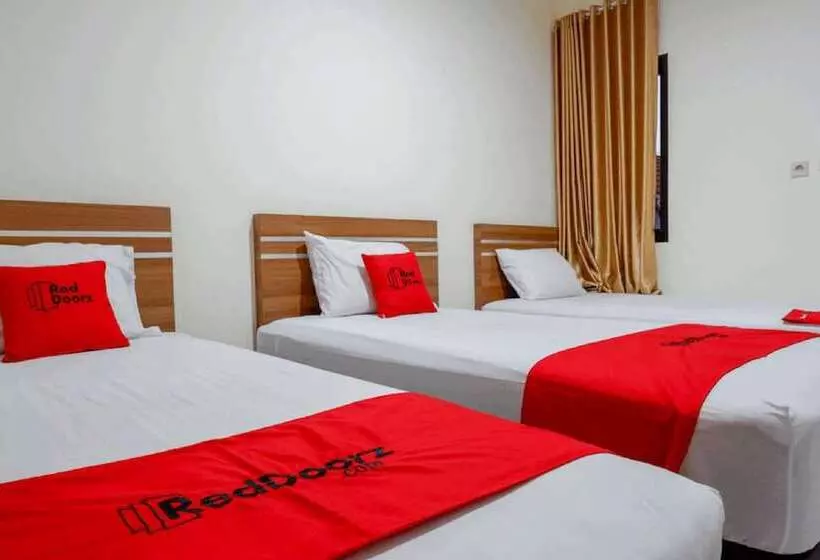 ペンション Reddoorz Near Living Plaza Purwokerto
