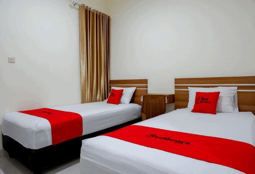پانسیون Reddoorz Near Living Plaza Purwokerto