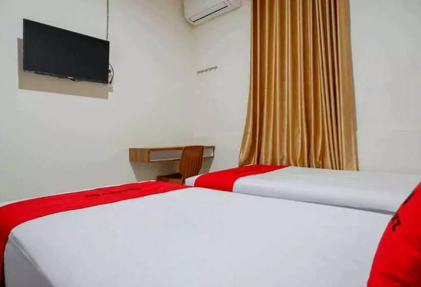 ペンション Reddoorz Near Living Plaza Purwokerto