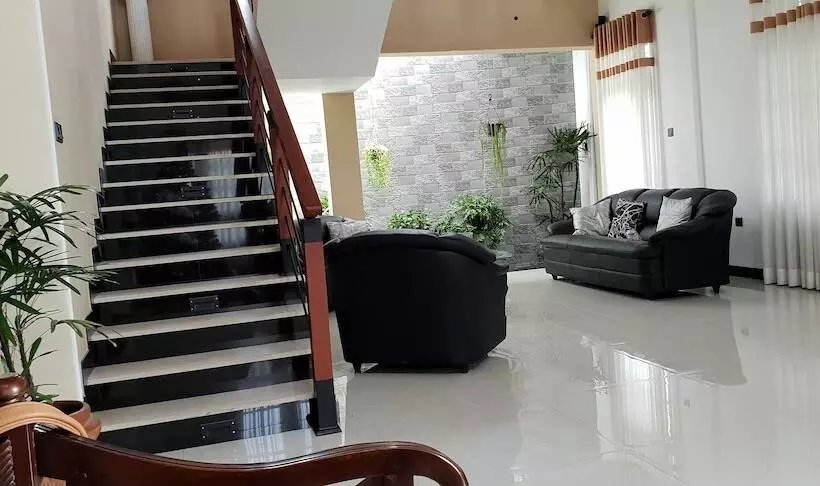 پانسیون Up House Guest Inn