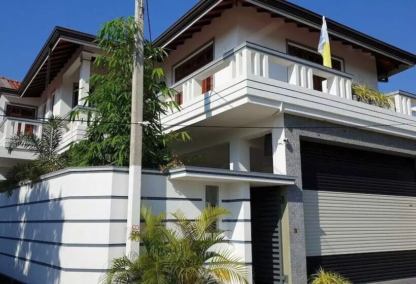 پانسیون Up House Guest Inn