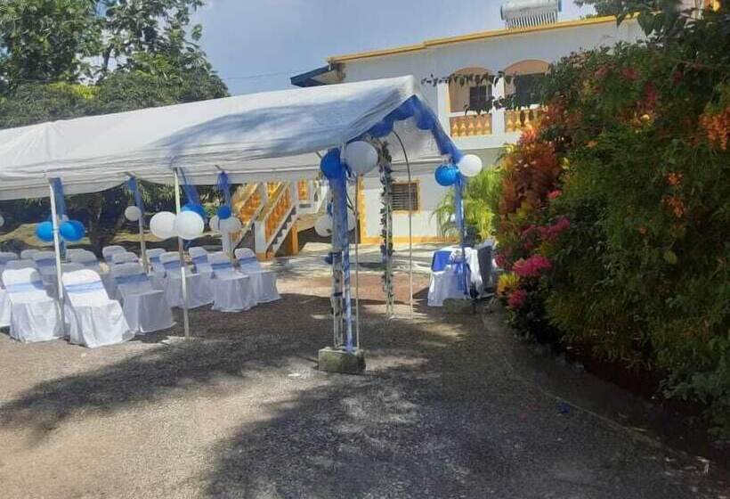 پانسیون Viviennes Guest House