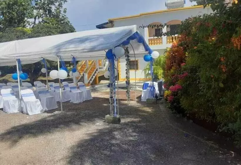 پانسیون Viviennes Guest House