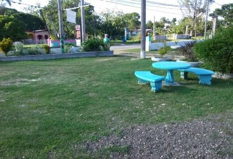 پانسیون Viviennes Guest House