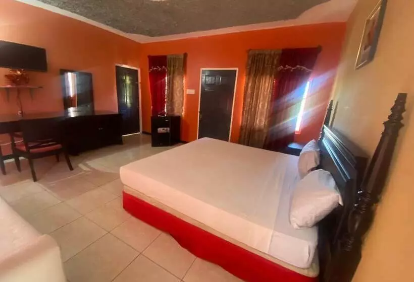 پانسیون Viviennes Guest House