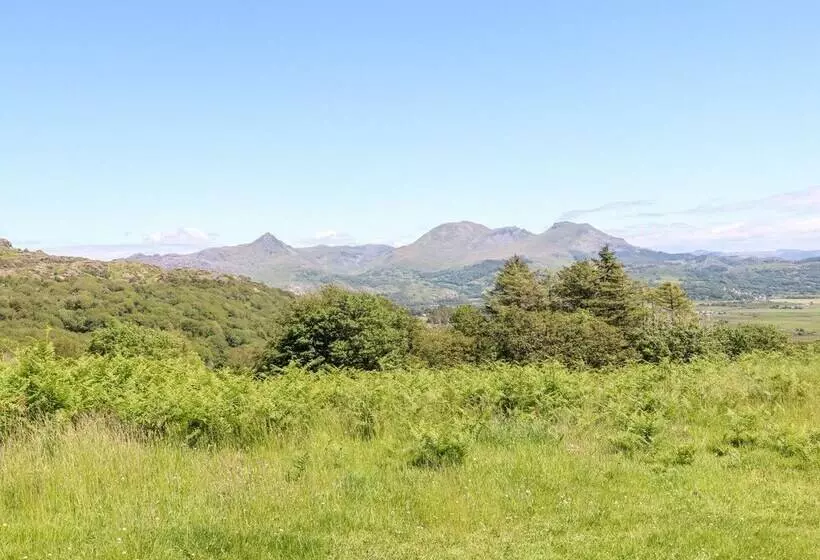 2 Bryn Eglwys