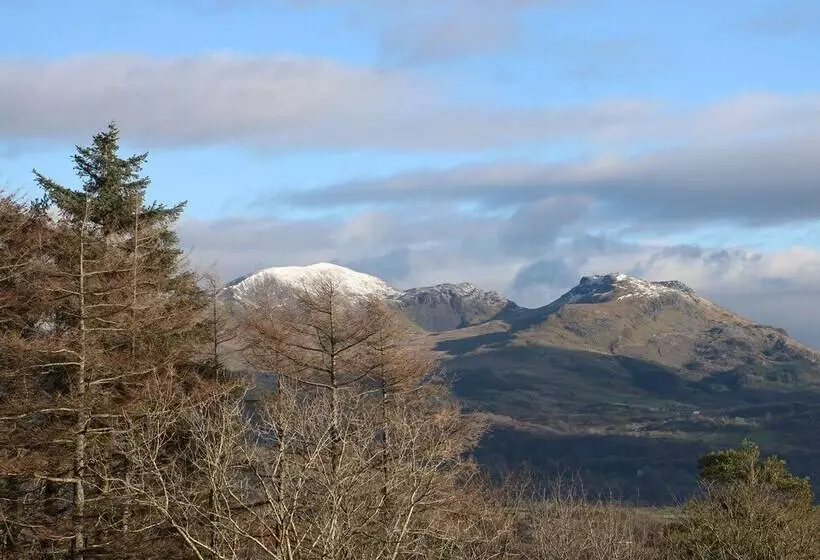 2 Bryn Eglwys
