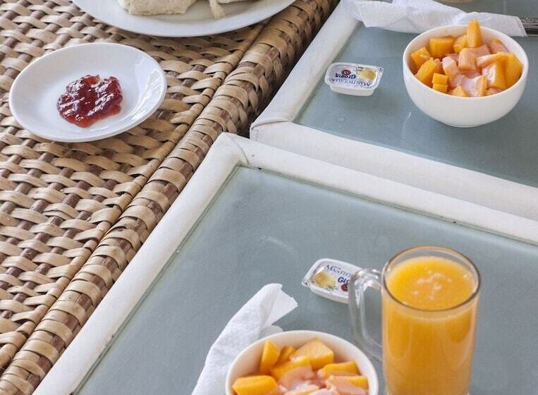 Burgues Mancora   Hostel