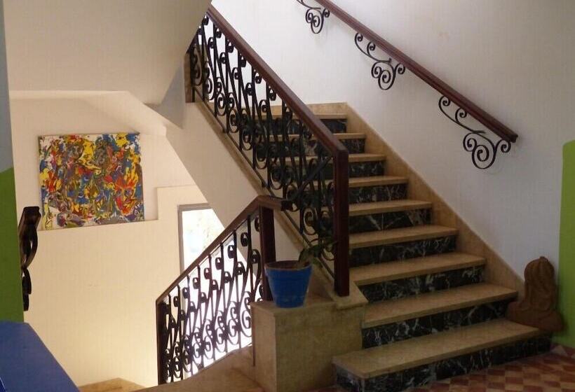 Хостел Auberge Tasra